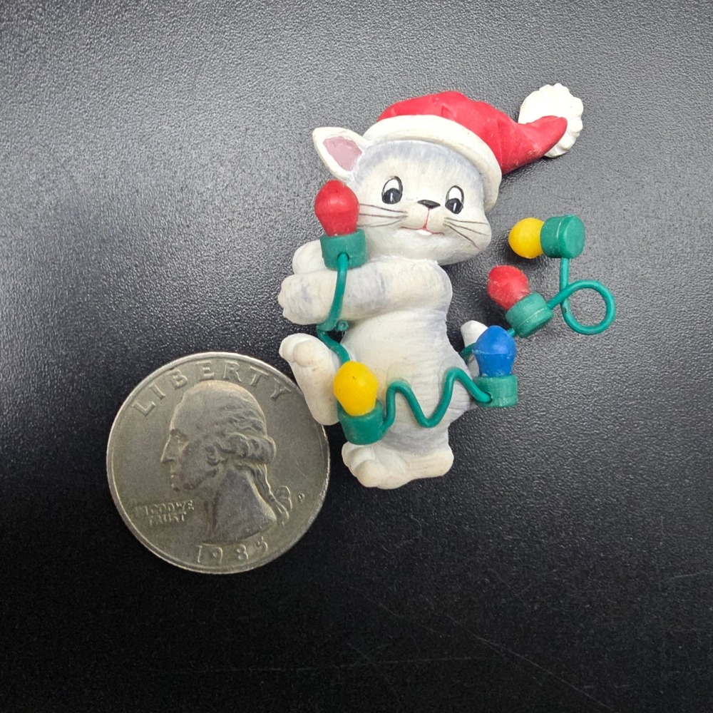 Avon 1998 Christmas Cat Pin Vintage Christmas Jewelry